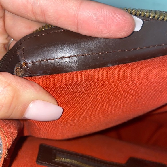 Authenticated Louis Vuitton Chelsea Zip Tote in Damier Ébène - Picture 11 of 11